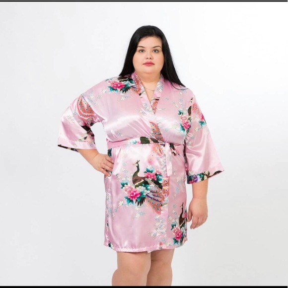 Sold Silky SmoothSatin Floral Peacocks Kimono Robes - Picture 5 of 9
